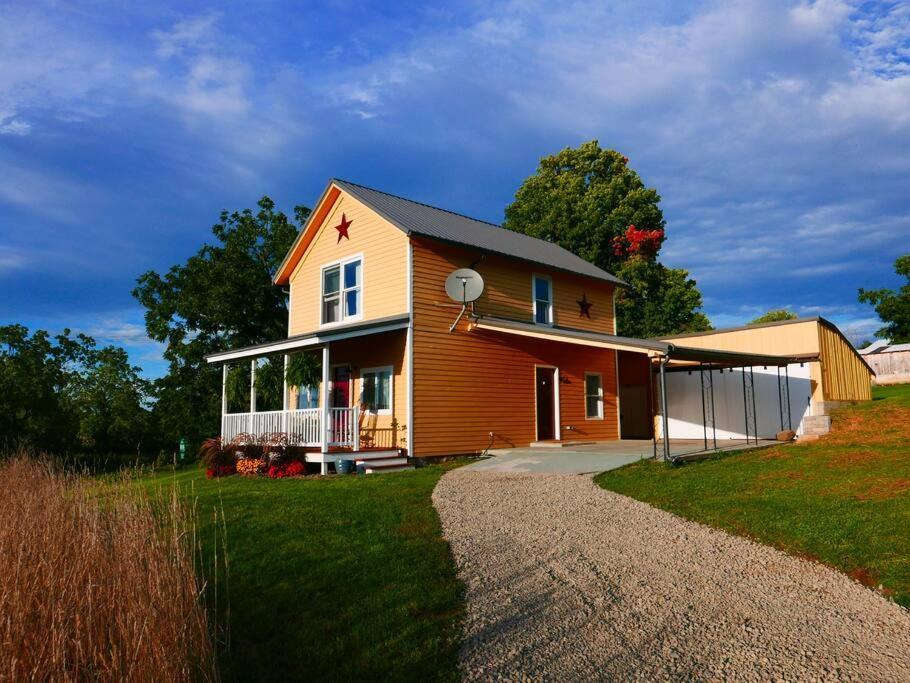 Vineyard Farmhouse With Hot Tub & Lake Views Hammondsport Dış mekan fotoğraf