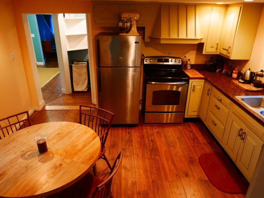 Vineyard Farmhouse With Hot Tub & Lake Views Hammondsport Dış mekan fotoğraf