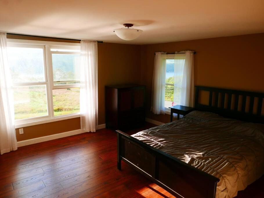 Vineyard Farmhouse With Hot Tub & Lake Views Hammondsport Dış mekan fotoğraf