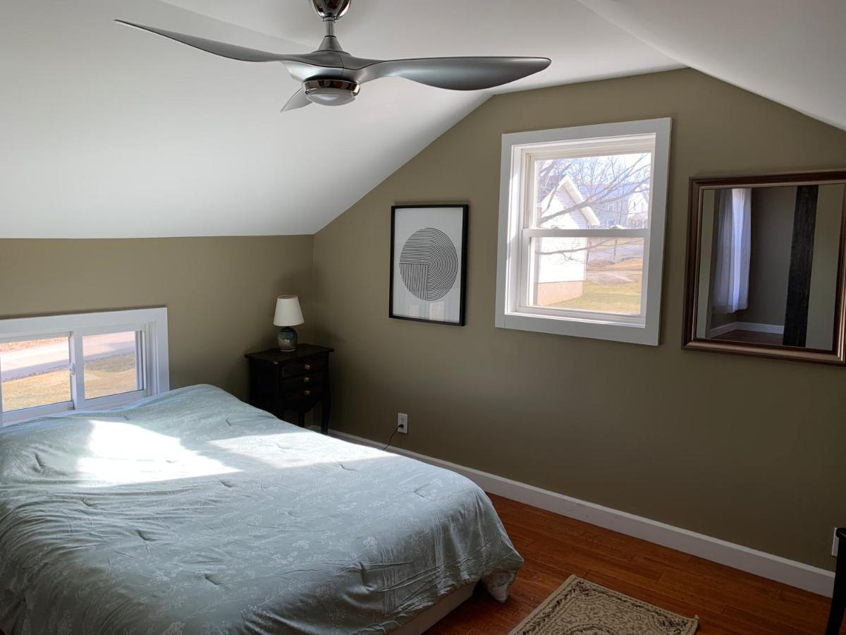 Vineyard Farmhouse With Hot Tub & Lake Views Hammondsport Dış mekan fotoğraf