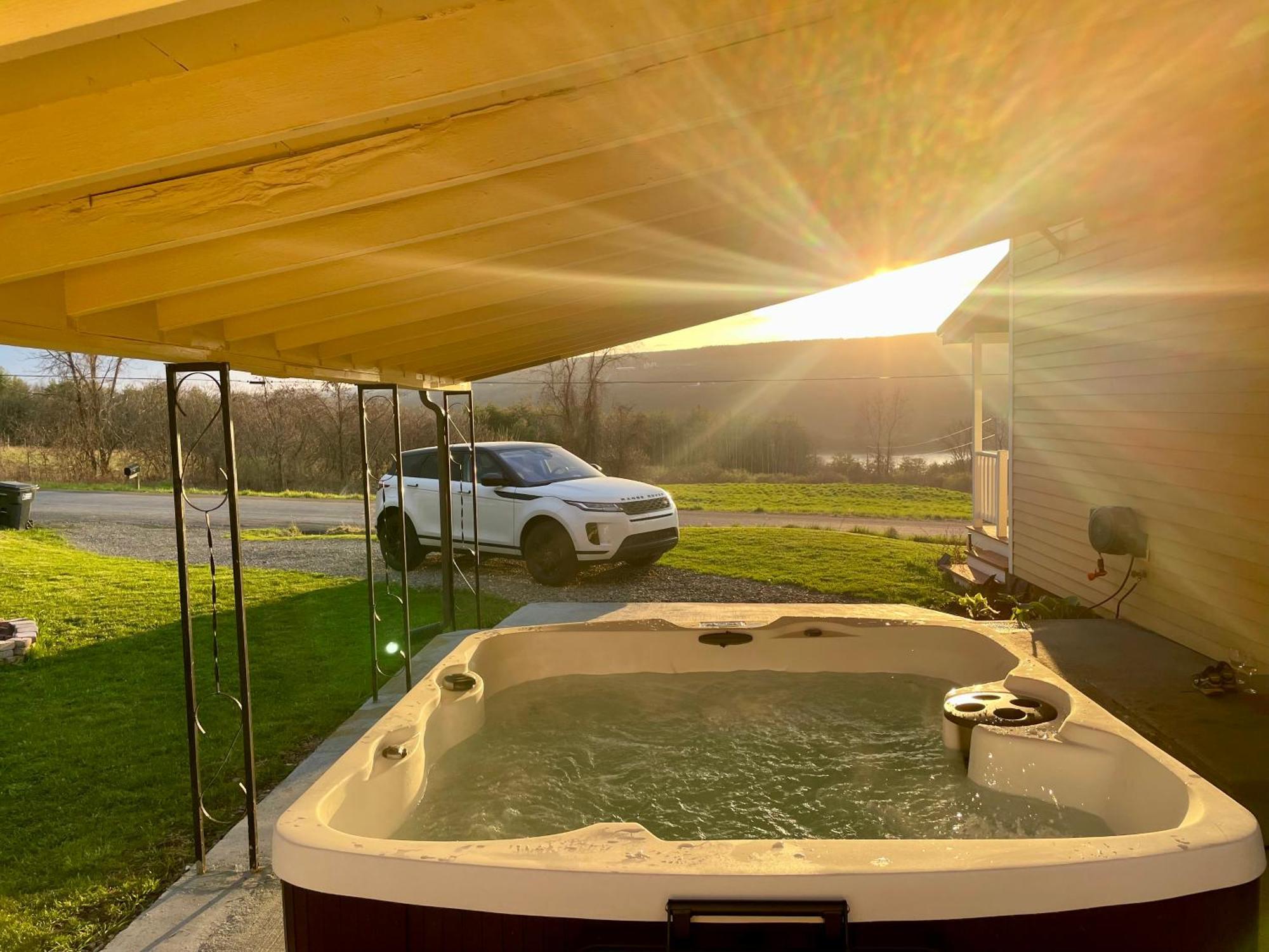 Vineyard Farmhouse With Hot Tub & Lake Views Hammondsport Dış mekan fotoğraf